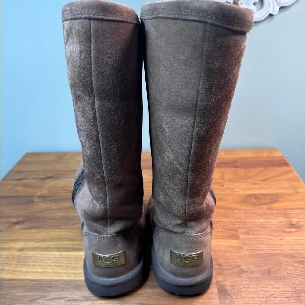 Ugg Boots Style 1890 Mid Calf Suede Sheepskin Brown Size 6 FLAW